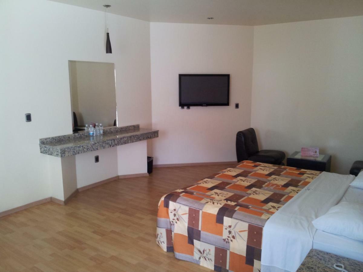 Motel Paraiso Suites เกเรตาโร ภายนอก รูปภาพ